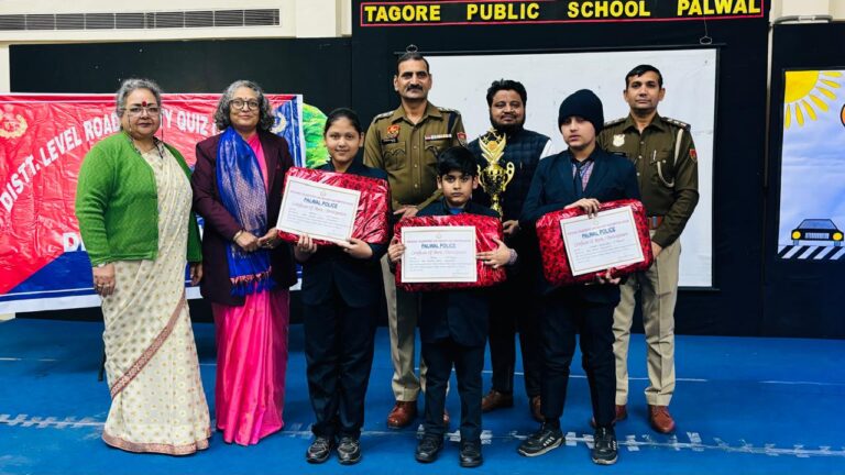 ट्रैफिक नियमों से संबंधित आयोजित जिला स्तरीय परीक्षा में उत्कृष्ट प्रदर्शन करने वालों को डीएसपी मुख्यालय पलवल नरेश कुमार ने किया सम्मानित