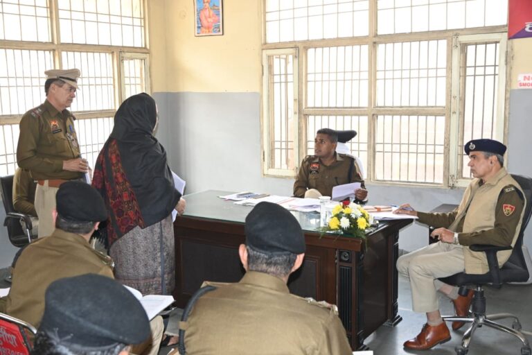 आज पलवल कैंप थाना में आयोजित शिकायत निवारण शिविर लगाया