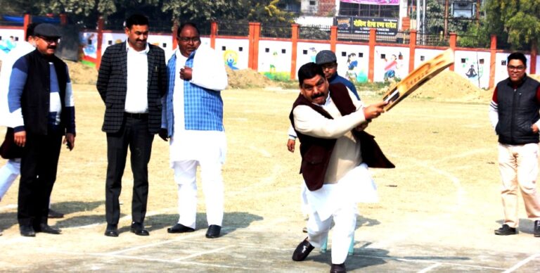 बालाजी लायंस ने किया फादर क्रिकेट कप पे कब्जा