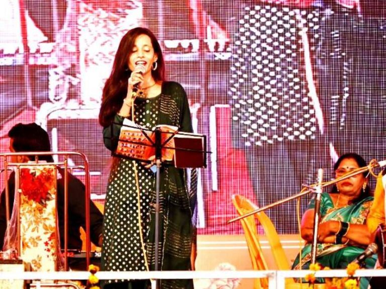 सरला गुप्ता व अंजलि खन्ना ने अपनी प्रस्तुतियों से महादेवा महोत्सव में बांधा समां