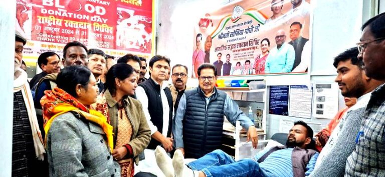 कांग्रेसियों ने सद्भावना दिवस के रूप में रक्तदान कर मनाया सोनिया गांधी का जन्मदिवस