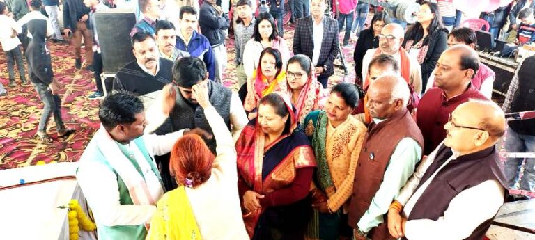 एक ही पंडाल में संपन्न हुआ विवाह और निकाह एक दूजे के हुए 212 जोड़े