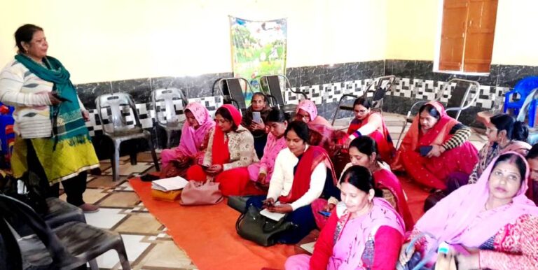 त्रिलोकपुर पंचायत भवन में हुई आंगनबाड़ी कार्यकत्रियों  की अहम बैठक