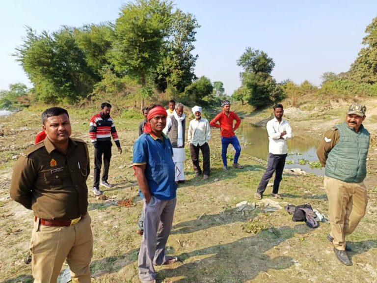 गोमती में उतराता मिला अज्ञात शव, जांच में जुटी पुलिस