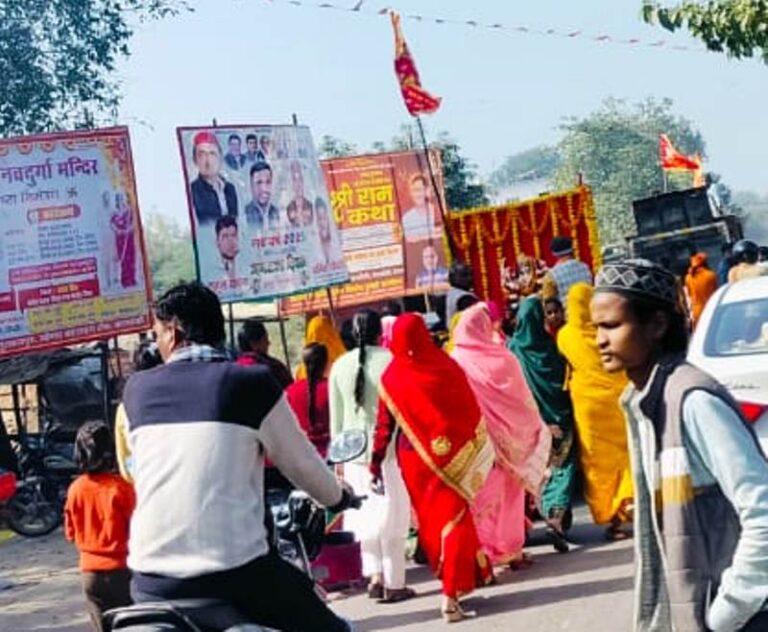 धूमधाम से निकली गई मां दुर्गा की शोभा यात्रा