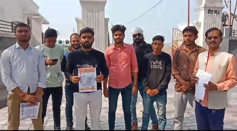 सवर्ण आर्मी कार्यकर्ताओं ने उप जिलाधिकारी के माध्यम से मुख्यमंत्री को सम्बोधित शौपा ज्ञापन