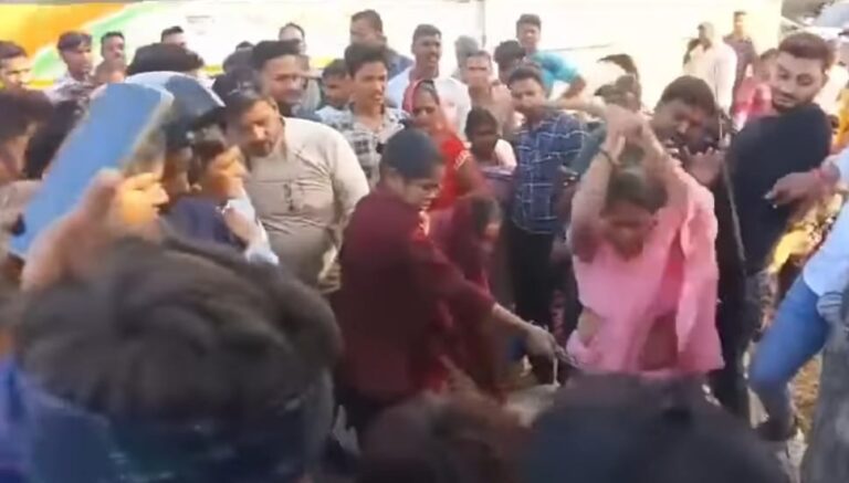 जाबाज महिलाओं ने फायरिंग करके भाग रहे बदमाश को पकड़कर खूब पीटा