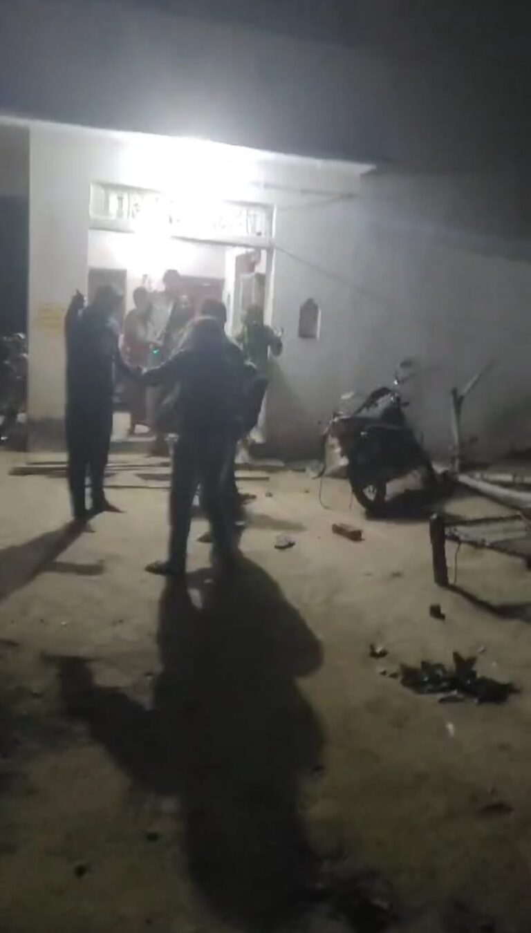 दो पक्षों के बीच मामूली बात को लेकर जमकर हुई मारपीट