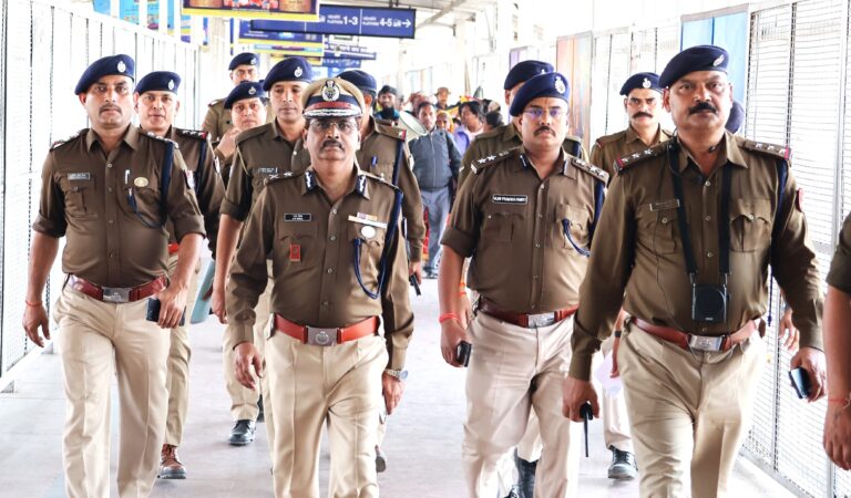 महाकुम्भ-2025 में अपने परिजनों से बिछड़े 289 लोगों को आरपीएफ/उ.म.रे. ने भेजा सुरक्षित घर