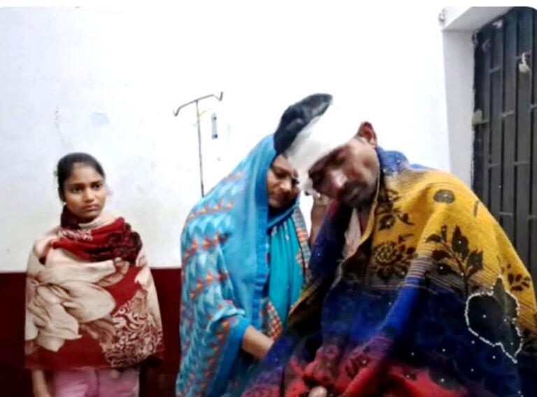 अश्लीलता से रोका तो दबंगों ने बाप बेटी को बुरी तरह पीटा, मुकदमा दर्ज