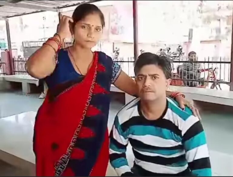 पति को पीठ पर लादकर CMO ऑफिस पहुंची महिला