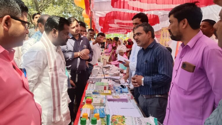 विकास खंड स्तरीय प्रदर्शनी कार्यक्रम का हैदरगढ़ विधायक ने किया उद्घाटन