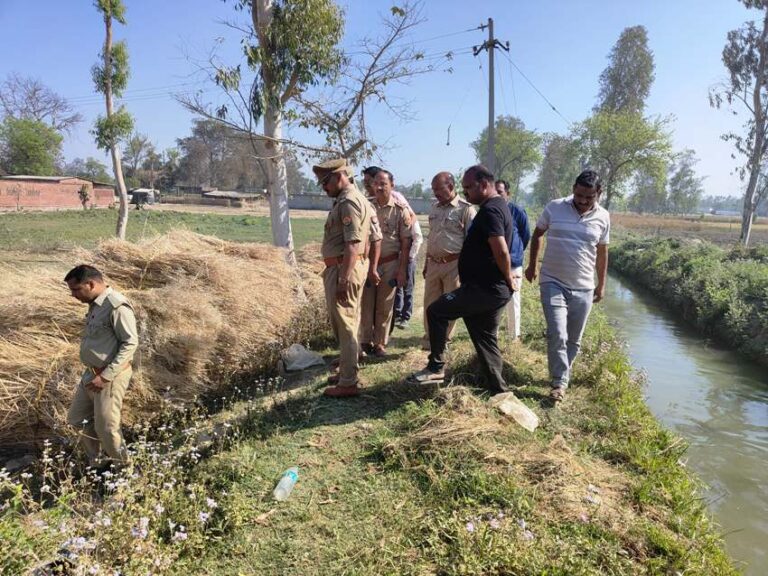 अर्धनग्न महिला का शव मिलने से मच गया हड़कंप