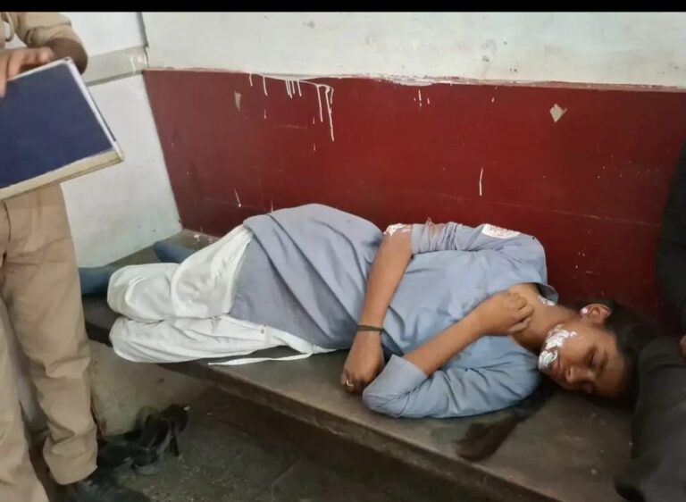 स्कूल से लौट रही छात्रा को कार ने टक्कर मारी, सड़क हादसे में किशोरी घायल