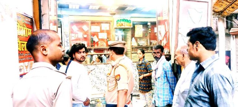 सिटी पुलिस चैकी के निकट ही चोरो ने ज्वेलर्स की दुकान को बनाया निशाना