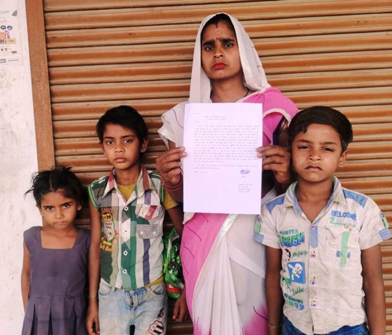 योगी राज में महिला का बच्चों सहित दबंग शोहदों के चलते रहना हुआ मुहाल