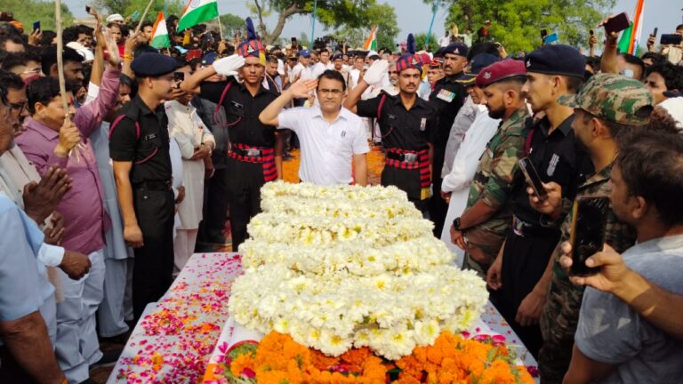 लांस नायक शहीद दिनेश कुमार शर्मा के शोकाकुल परिवार को मुख्यमंत्री के करीबी दे रहे हैं तरह-तरह की  धमकियां