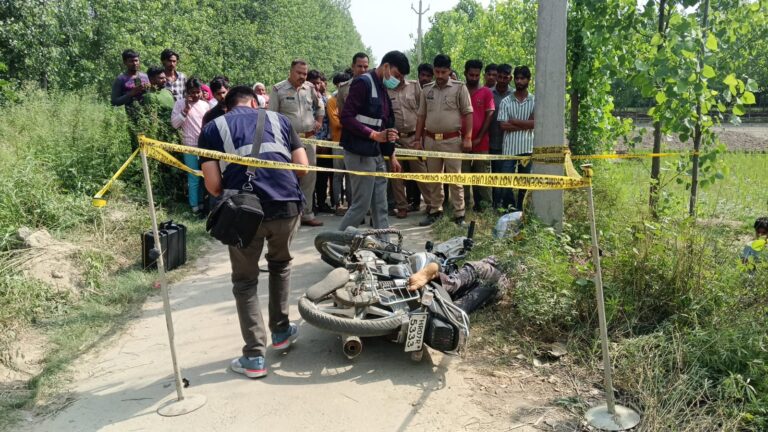 बाइक के नीचे दबा मिला मजदूर का शव, हत्या की आशंका