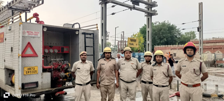 पलवल में आज जिला प्रशासन की ओर से नागरिक सुरक्षा अभ्यास किया सायरन बजते ही सभी हो गए सचेत और सतर्क