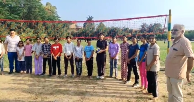 पलवल का एकमात्र दीप सीनियर सेकेंडरी स्कूल ऐसा स्कूल है जहां पर प्रतिदिन सुबह-शाम छात्र एवं छात्राओं को विभिन्न खेलों का निशुल्क प्रशिक्षण अनुभवी प्रशिक्षकों द्वारा दिया जा रहा है