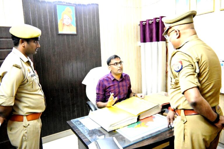 सफदरगंज थाने का एसपी अर्पित विजयवर्गीय ने किया औचक निरीक्षणदिए तमाम निर्देश