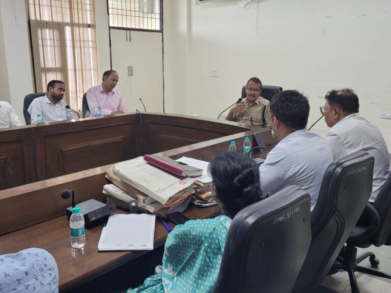 पलवल जिला पुलिस अधीक्षक वरुण सिंगला ने सुरक्षा मापदंडो को लेकर जिला के बैंक मैनेजरों के साथ की बैठक