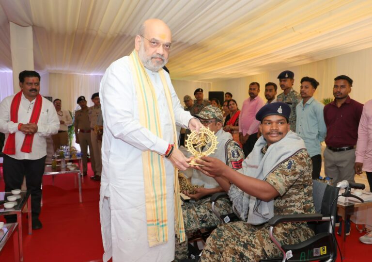 अमित शाह ने कर्रेगुट्टालु पहाड़ी पर ‘ऑपरेशन ब्लैक फॉरेस्ट’ को सफलतापूर्वक अंजाम देने वाले जवानो को सम्मानित किया