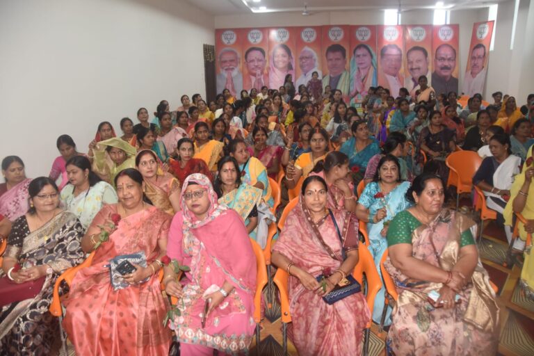 भाजपा महिला मोर्चा सूरजपुर की प्रथम परिचयात्मक बैठक अटल कुंज कार्यालय में संपन्न